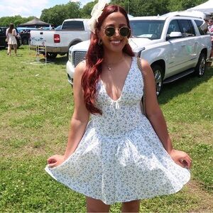 House of CB FABRIZIA
WHITE BLUEBELL PRINT CORSET MINI DRESS. Perfect condition